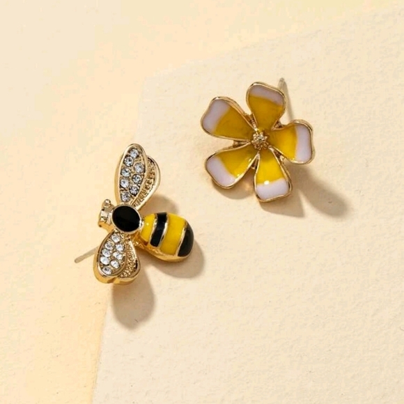 LAST ONE! new! Mismatched stud earrings - Picture 1 of 11
